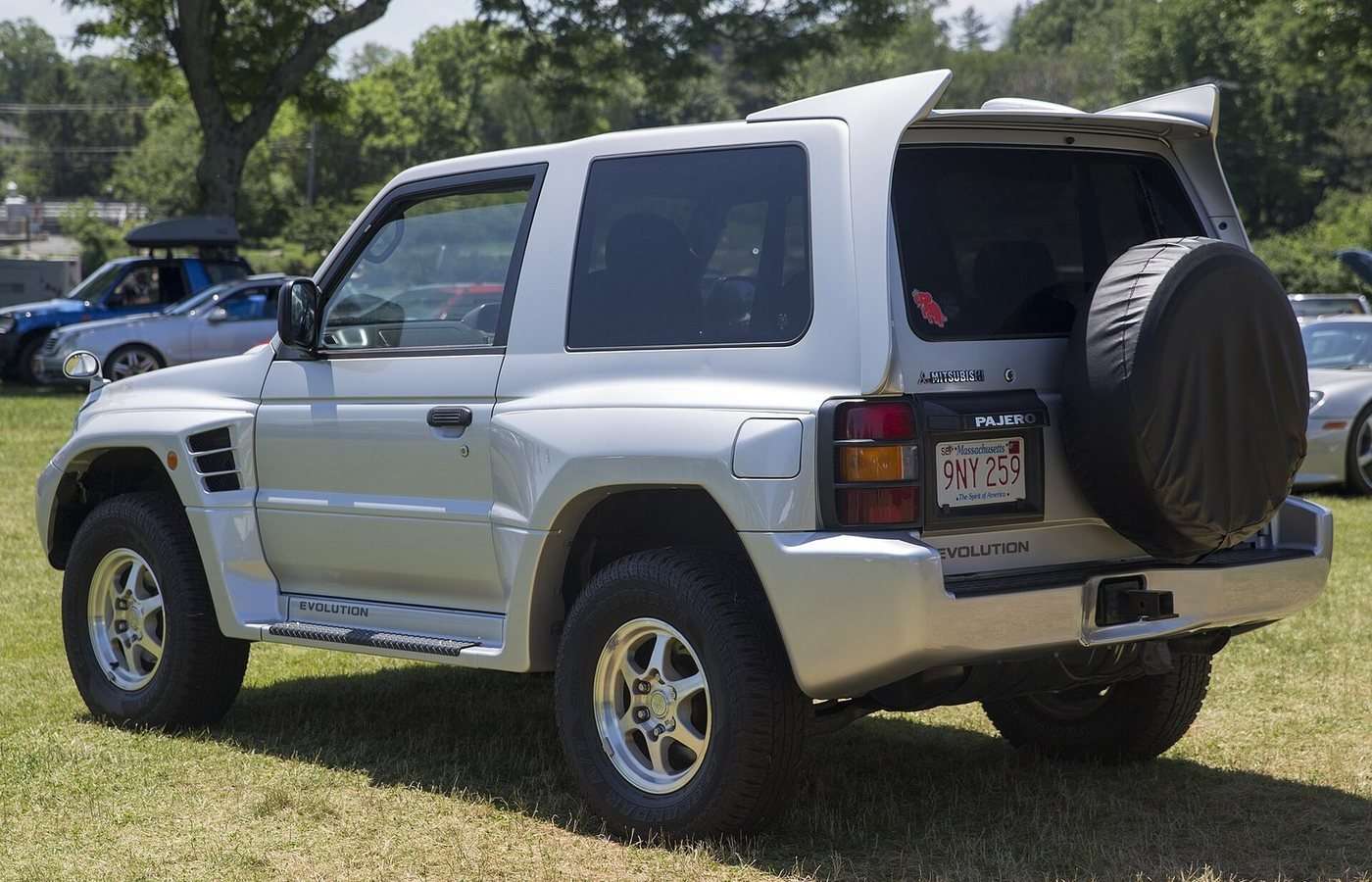 Mitsubishi Pajero Evolution rear body and spoiler detail