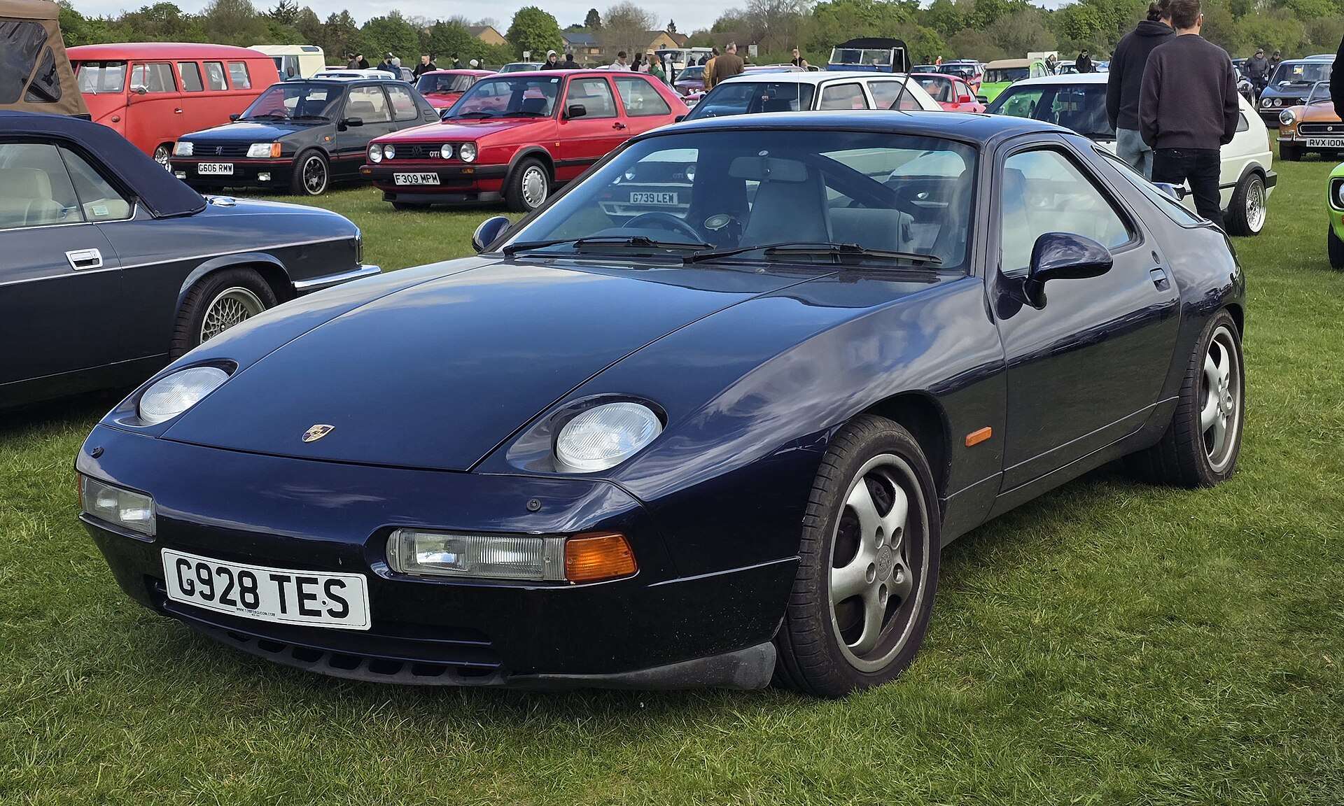 1994 Porsche 928 GTS front three-quarter view