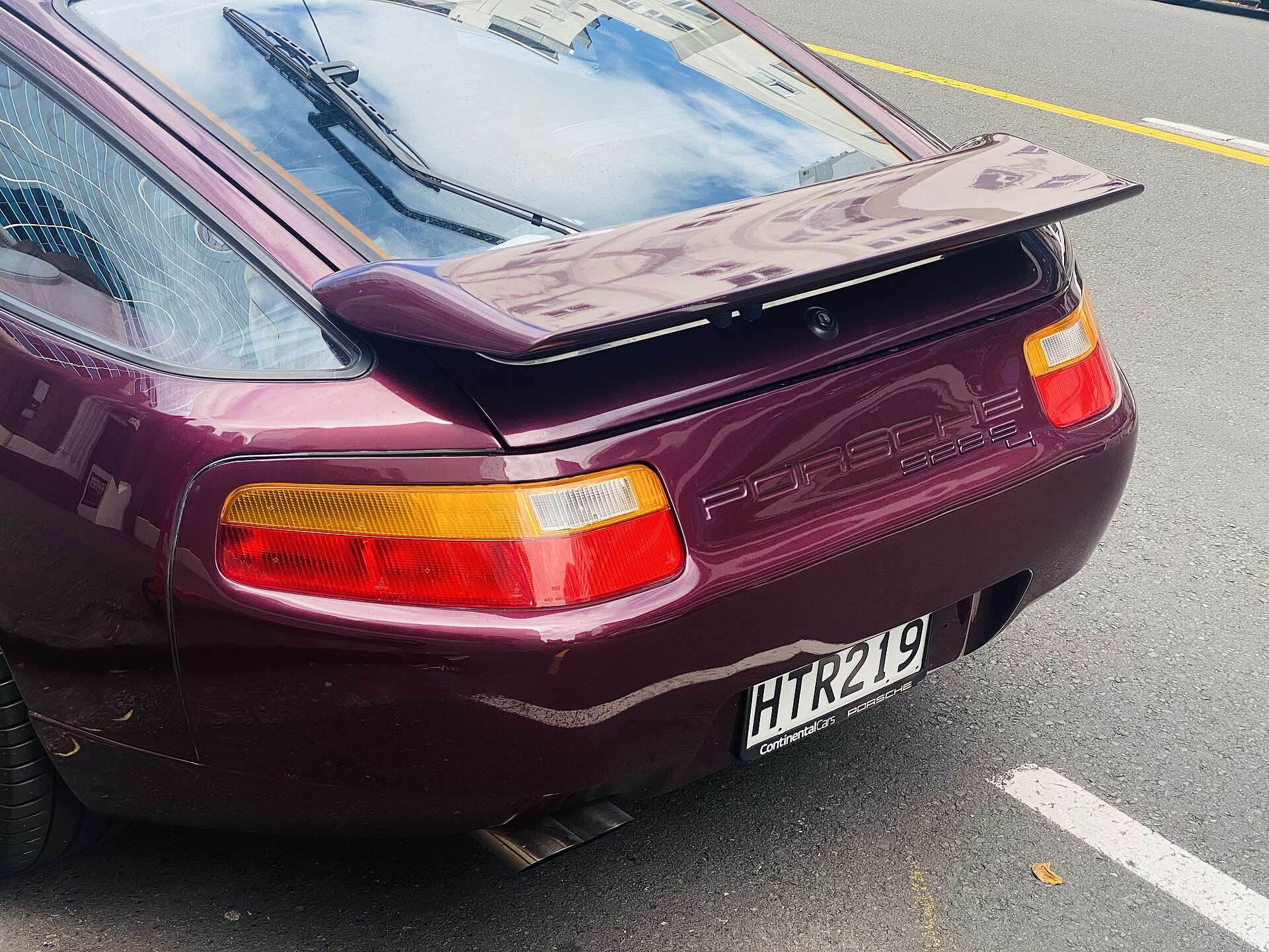 Porsche 928 S4 rear view