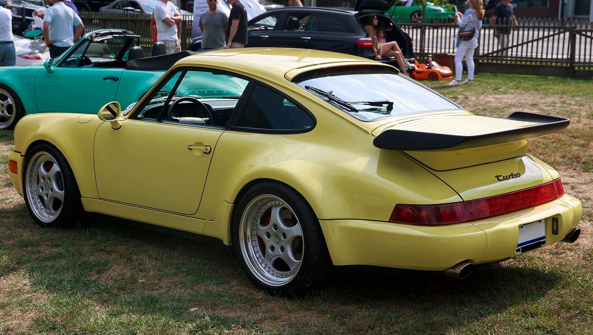 1991 Porsche 911 Turbo 964 rear three-quarter view