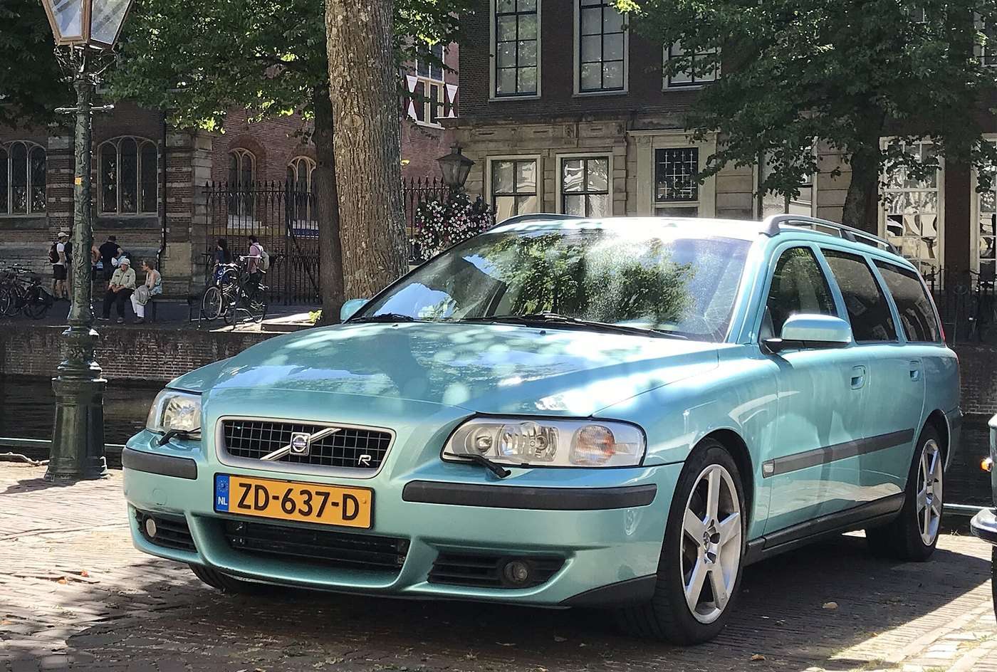 Volvo V70 R 2.5T AWD side profile