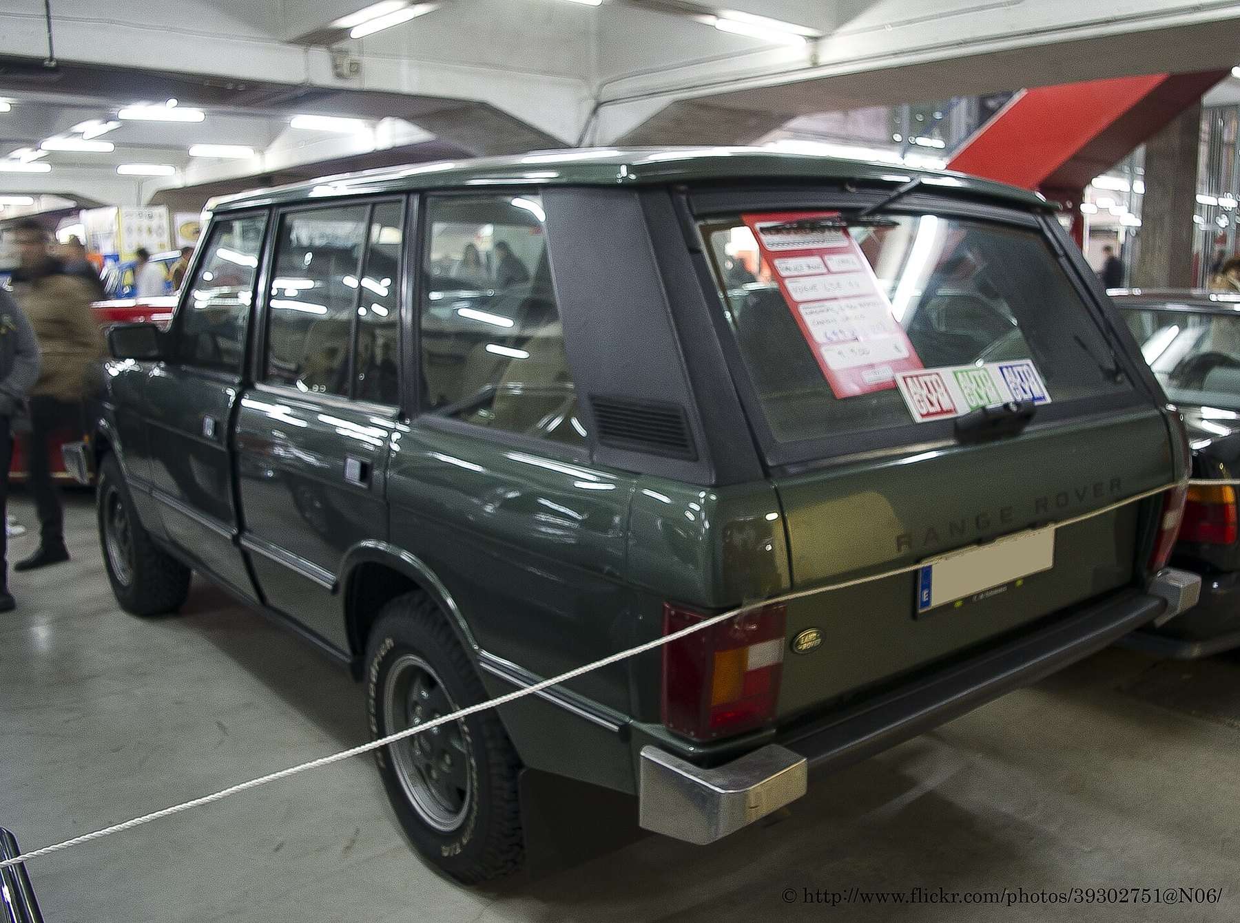 Long-wheelbase Range Rover Vogue LSE side profile