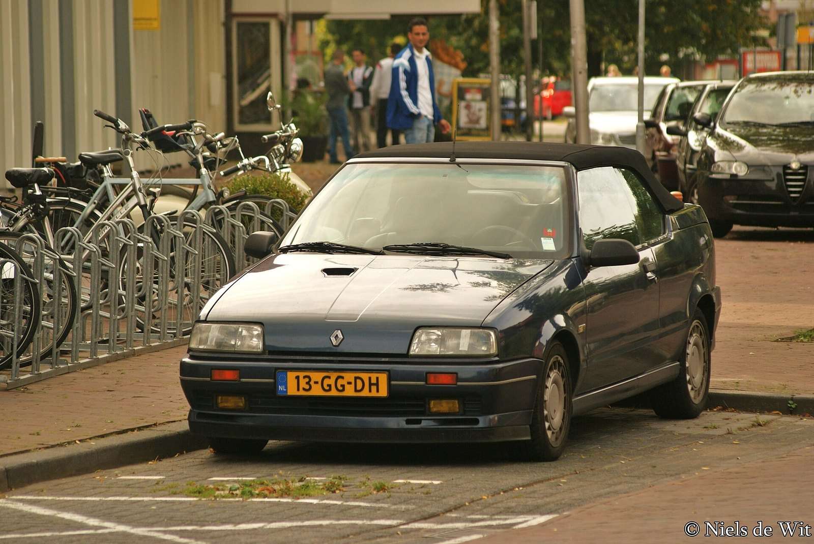 1992 Renault 19 Cabriolet 16V rear three-quarter view