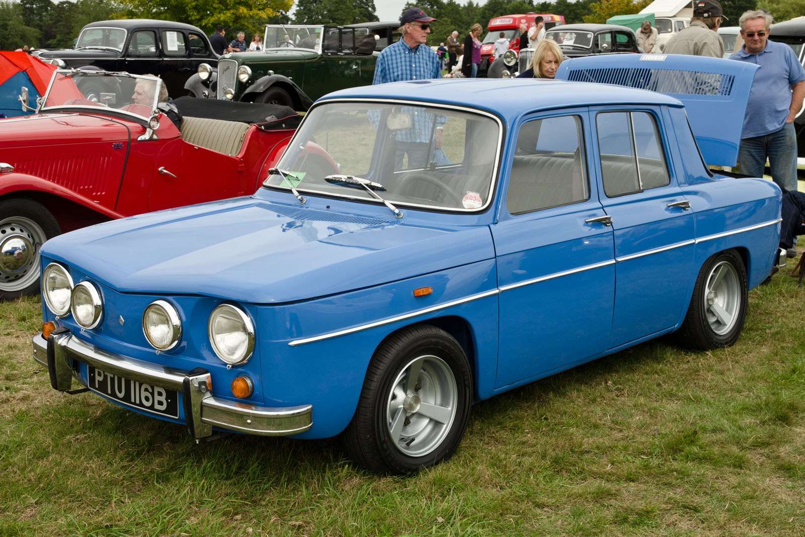 Early Renault 8 Gordini 1100 front three-quarter view