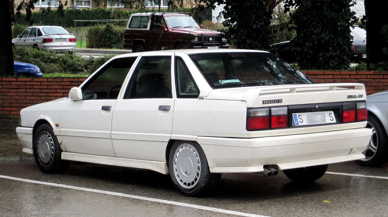 1988 Renault 21 Turbo in side profile