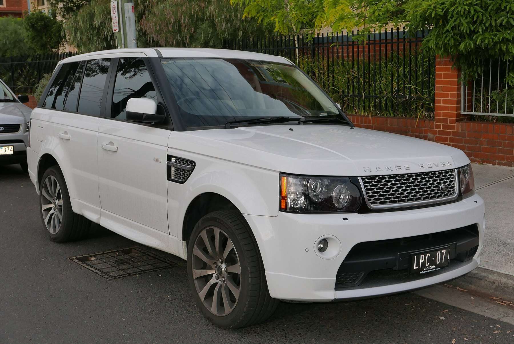 Range Rover Sport L320 Supercharged Autobiography front view