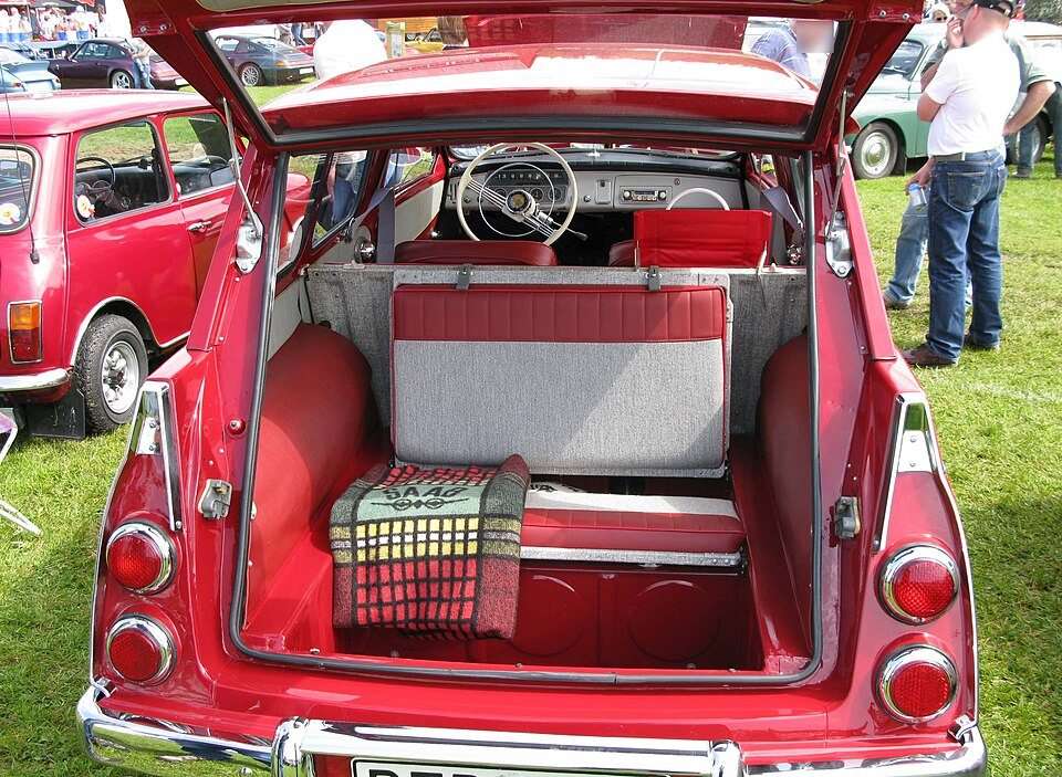 Saab 95 rear-facing third-row seat