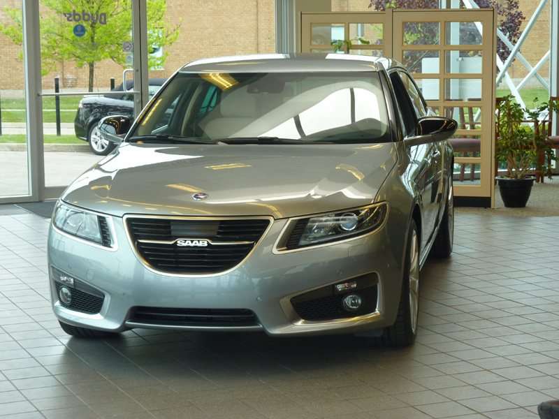 2010 Saab 9-5 front view