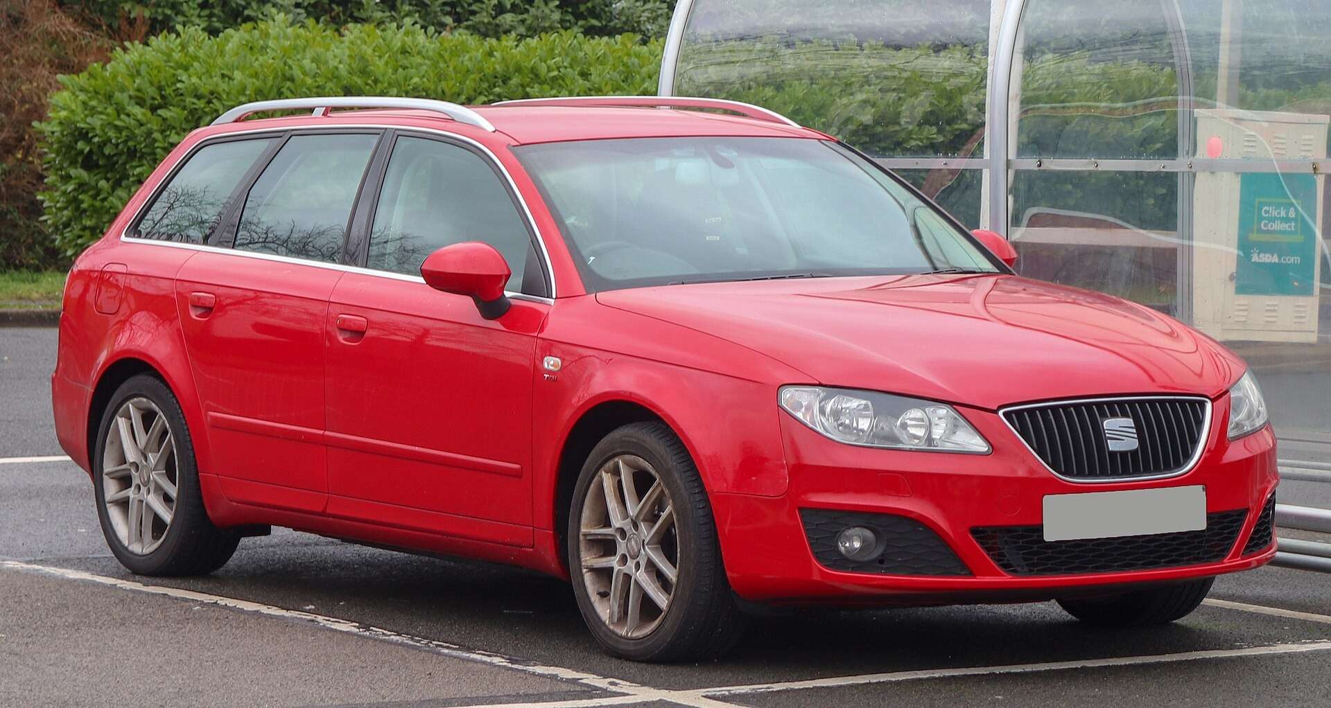 2011 SEAT Exeo ST estate front view