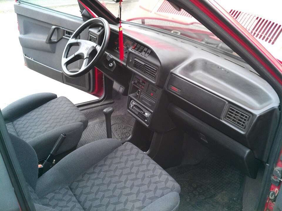 First-generation SEAT Ibiza dashboard and interior