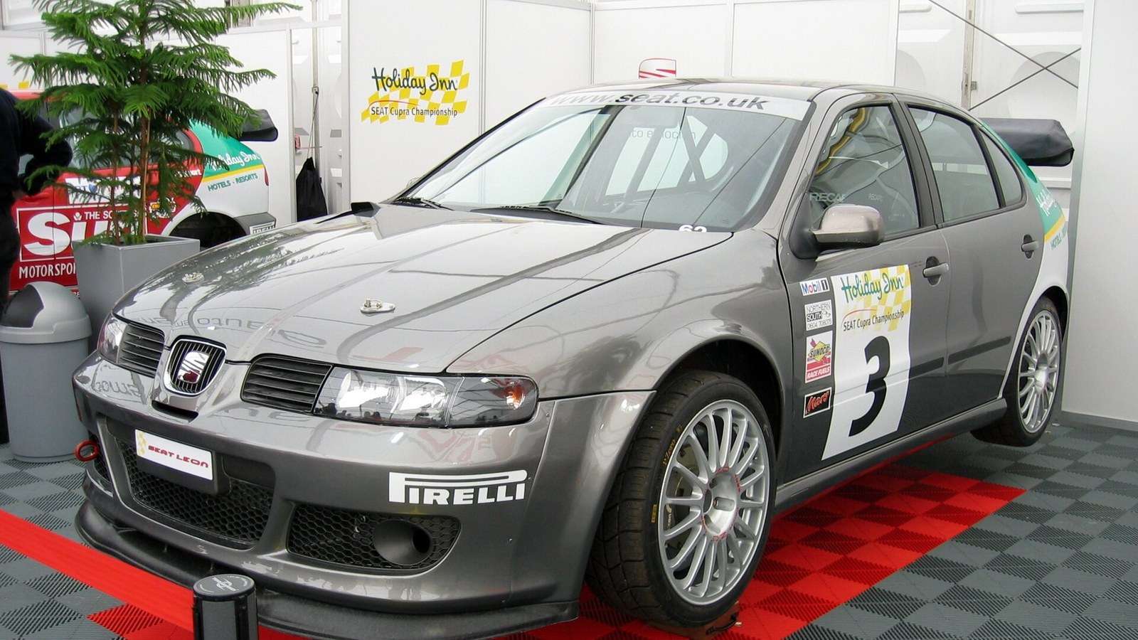 SEAT Leon Cupra R representing the Rare and Performance SEAT hub
