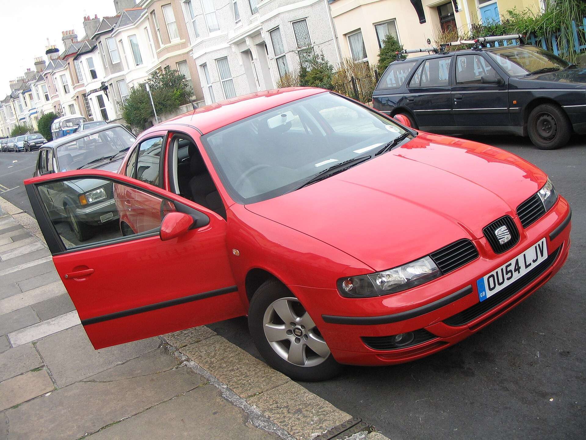 SEAT Leon Mk1 rear three-quarter view