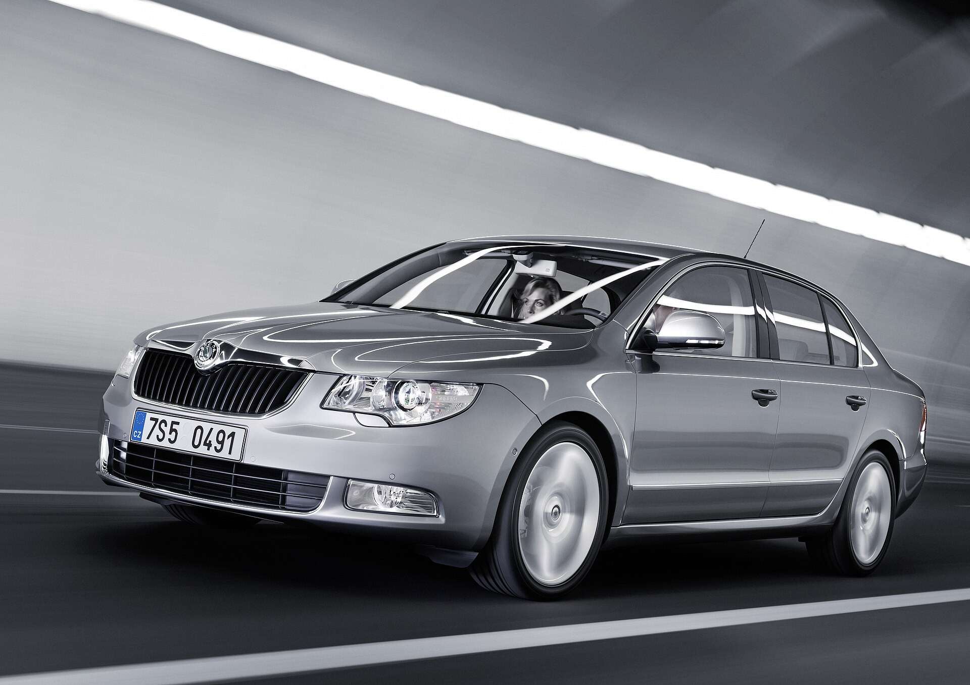 Škoda Superb Mk2 front three-quarter view