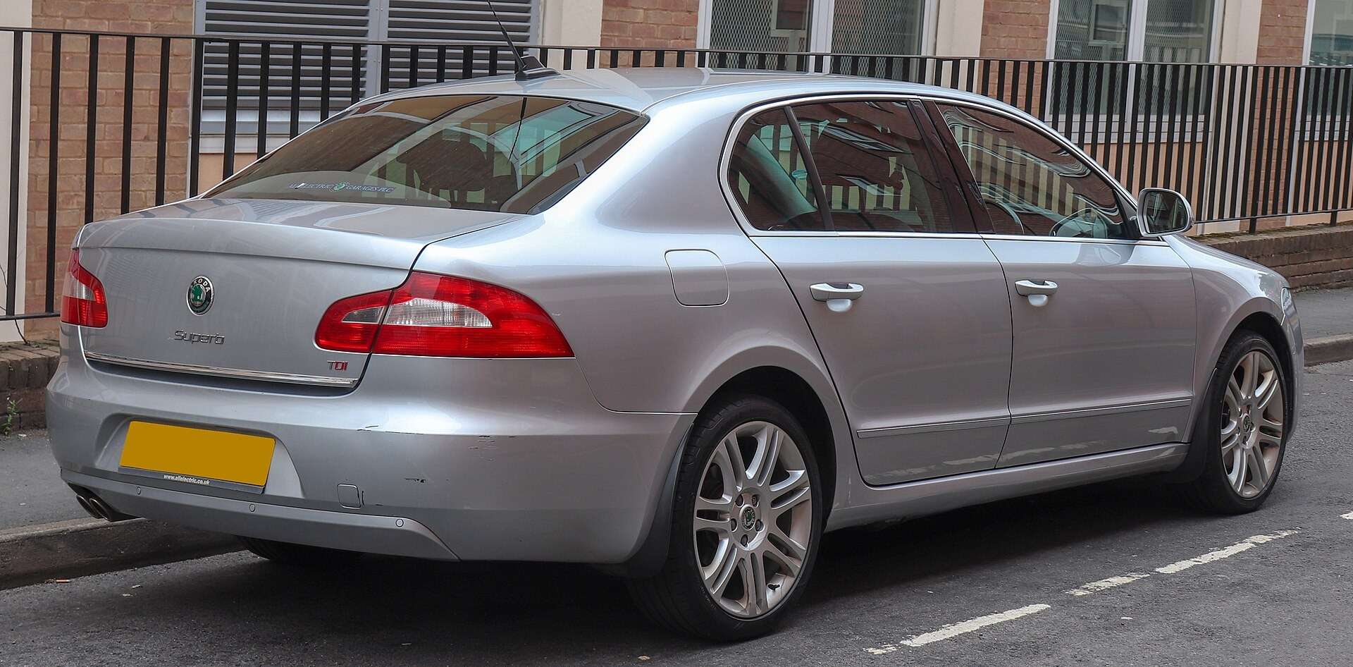 Škoda Superb Mk2 rear showing the TwinDoor tailgate