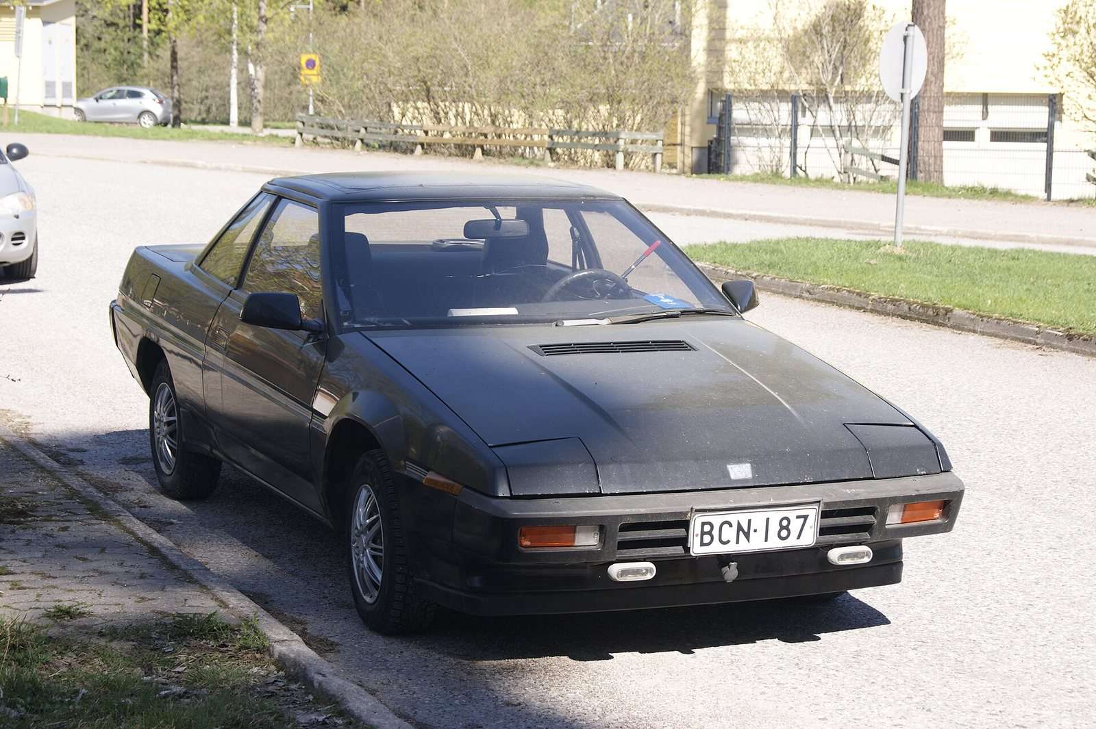 Rear view of a first-generation Subaru XT