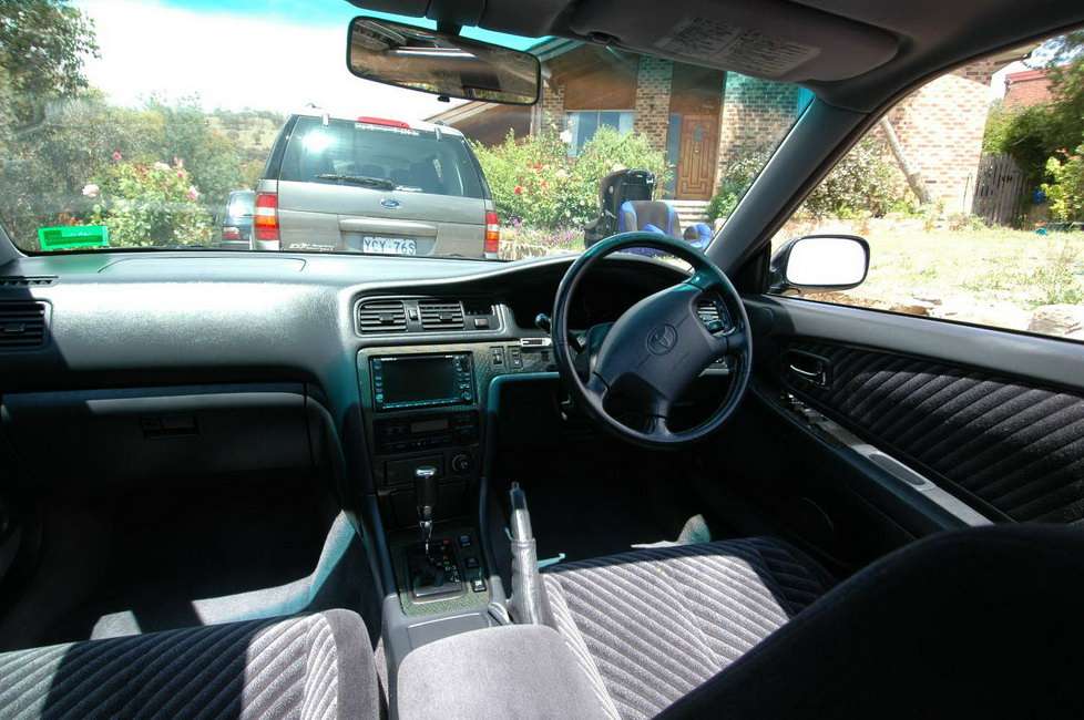Toyota Chaser JZX100 dashboard and instrument panel