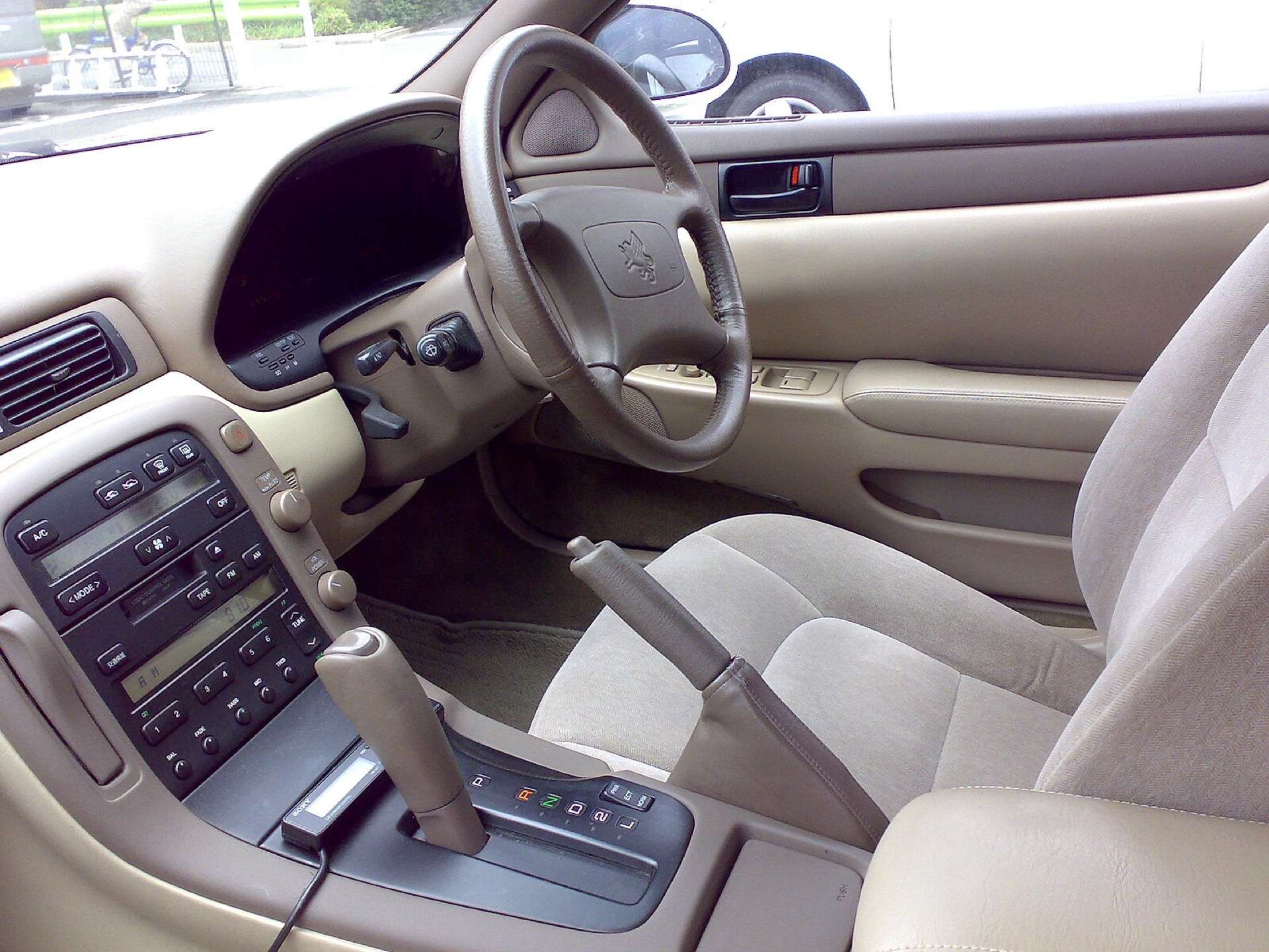 Toyota Soarer Z30 dashboard and front interior