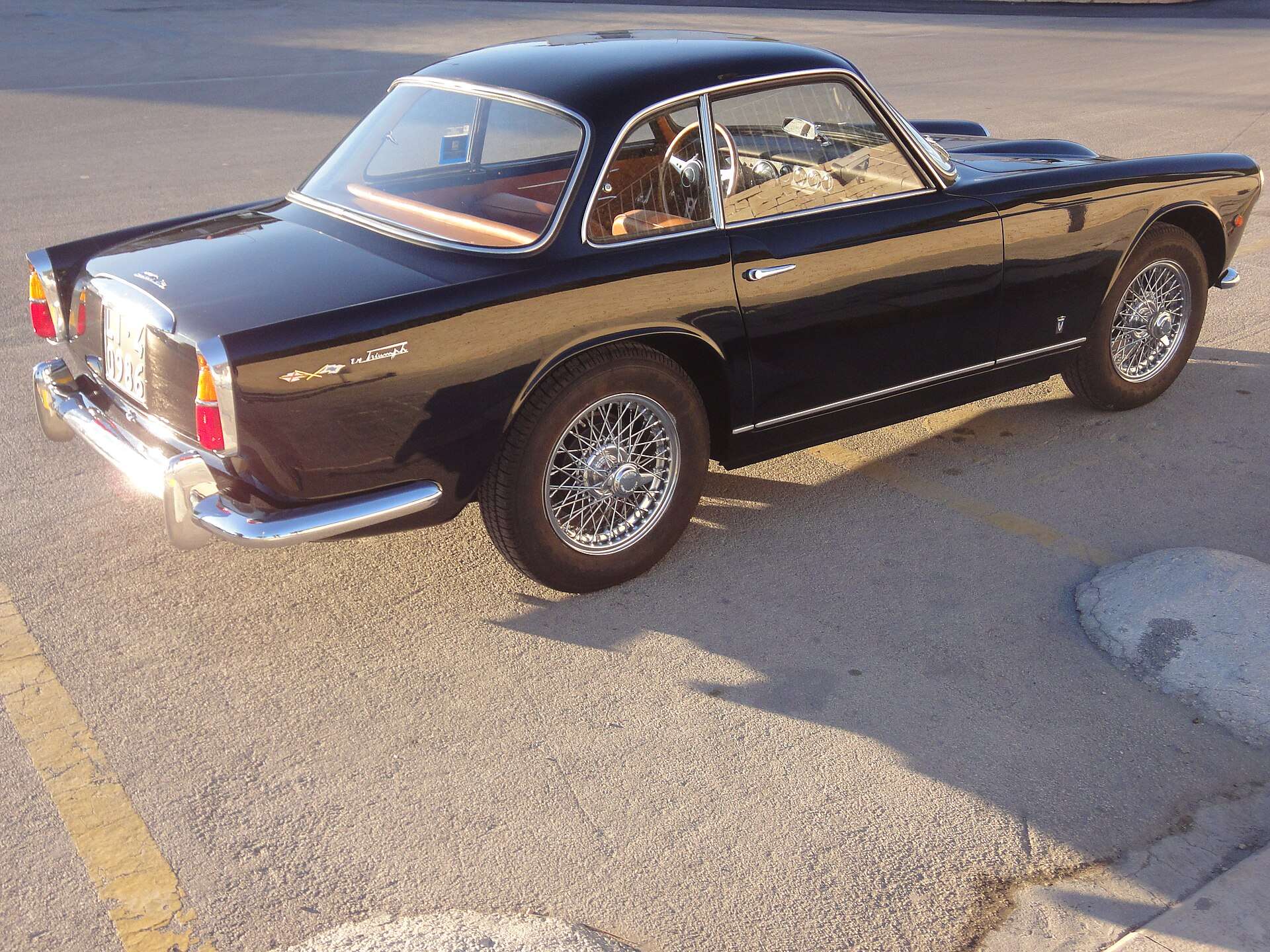 Dark blue Triumph Italia 2000 in side profile