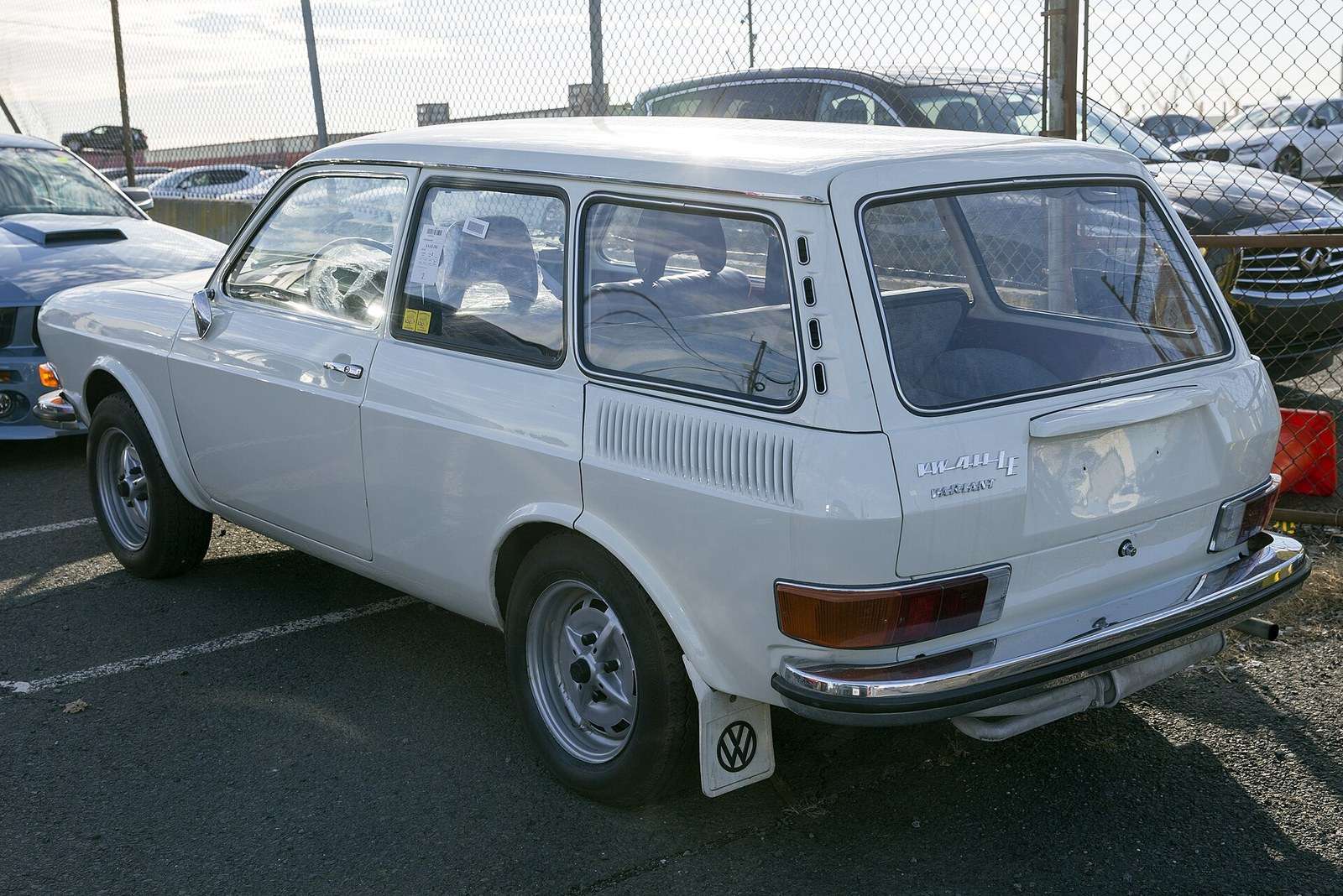 Volkswagen 411 LE Variant rear