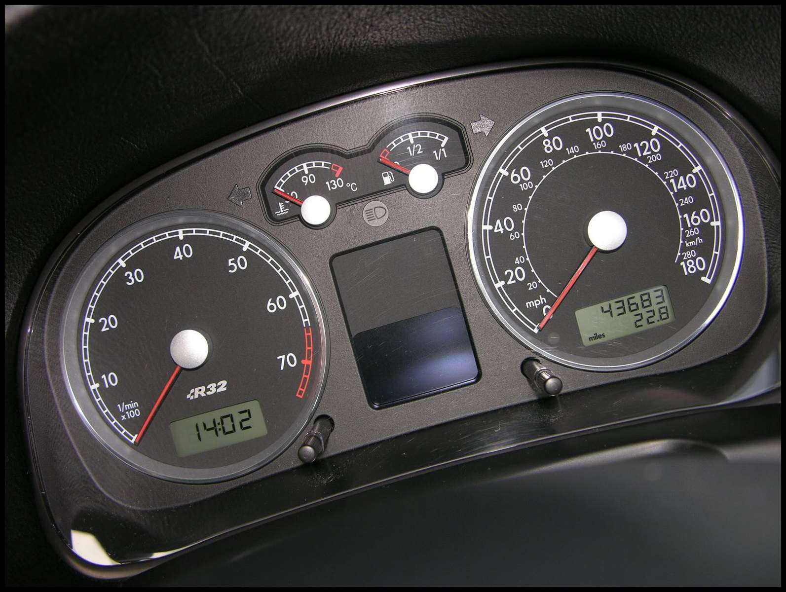 Volkswagen Golf Mk4 R32 instrument cluster
