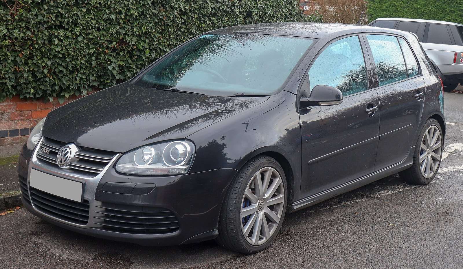 Volkswagen Golf Mk5 R32 front view