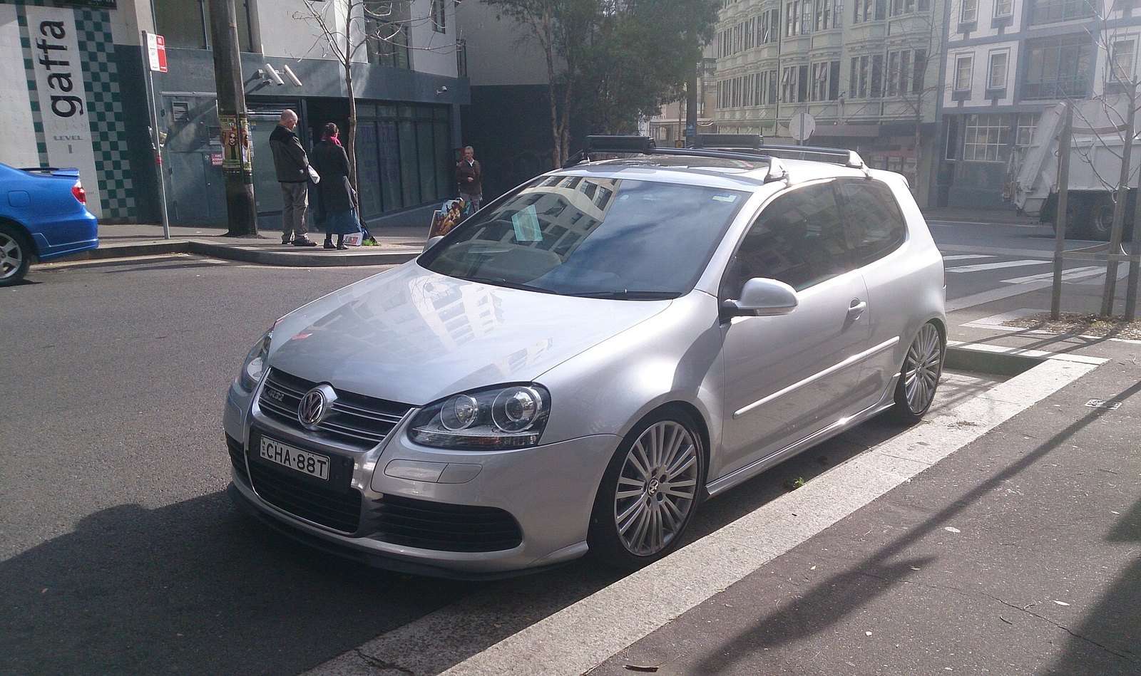Volkswagen Golf Mk5 R32 three-door side view