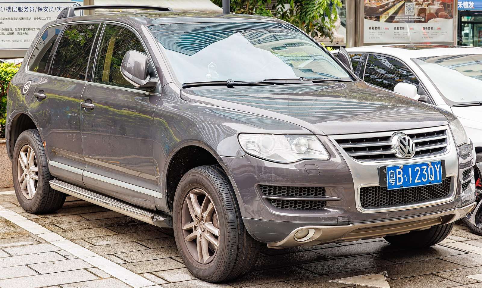 First-generation Volkswagen Touareg 7L cabin